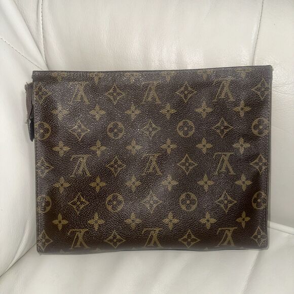 Authentic Louis Vuitton Monogram Toiletry Pouch 26 M47542 - Picture 2 of 15